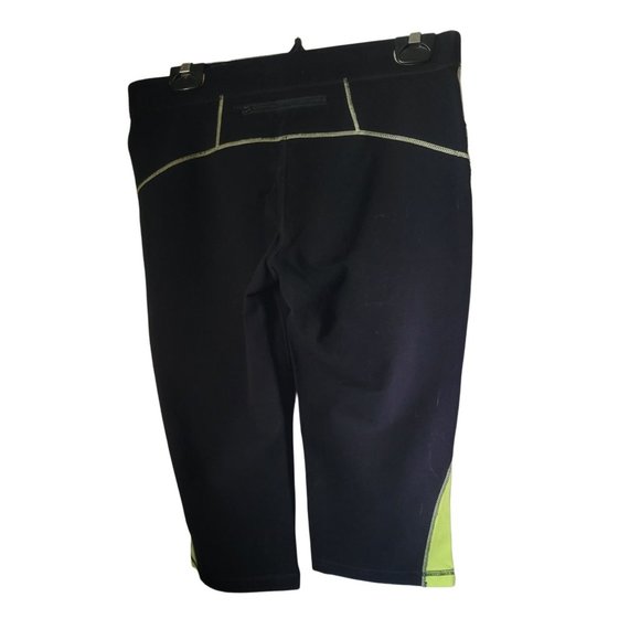 Women's FILA ATHLETIC Knee Length Capris Size Medium - Picture 2 of 3